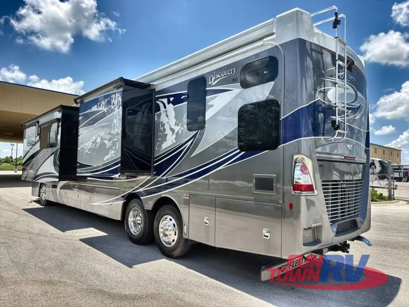 2022 Fleetwood Discovery LXE 44B - Photo 4