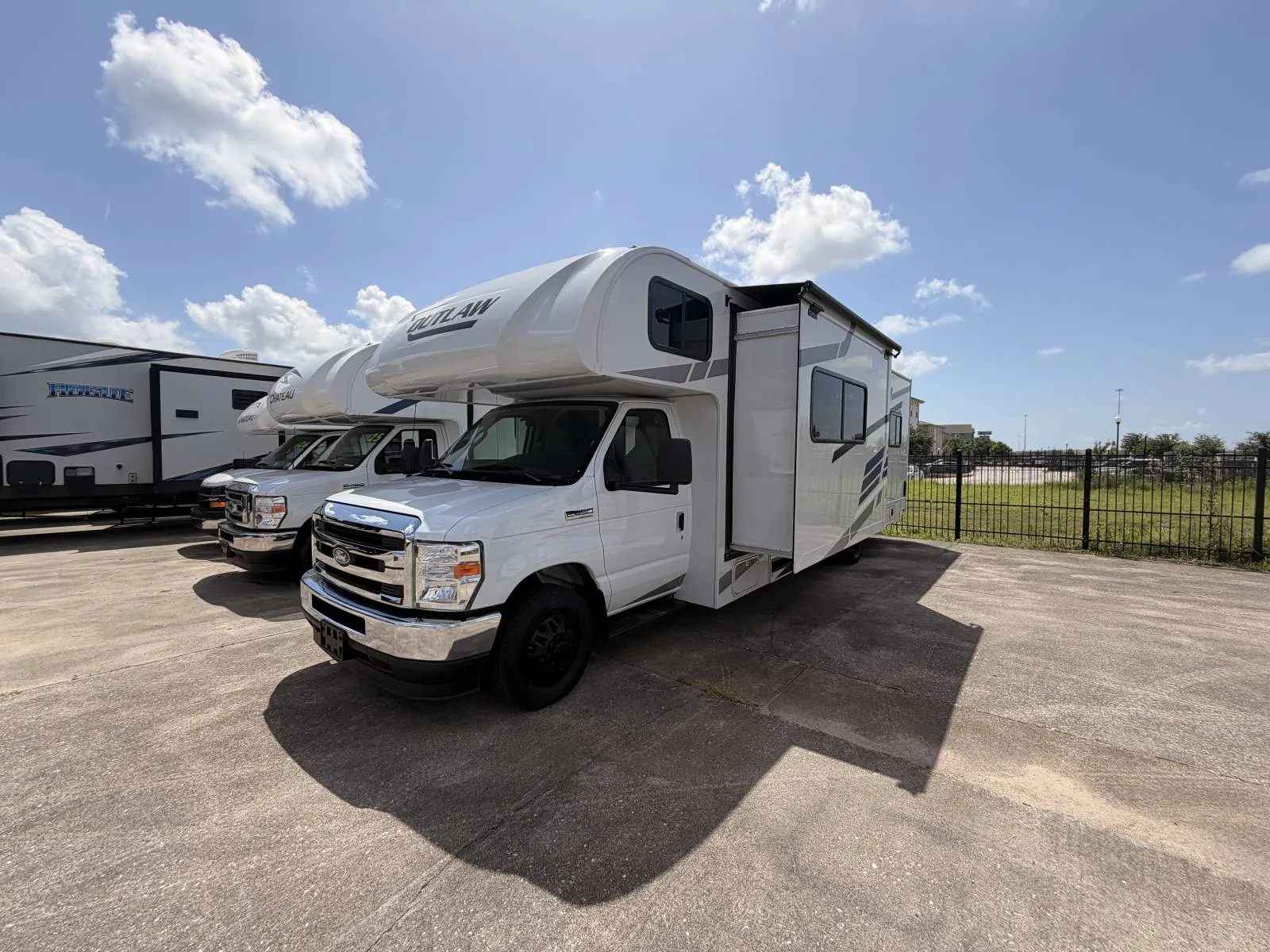 2027 Thor Motor Coach Outlaw 29J - Photo 3