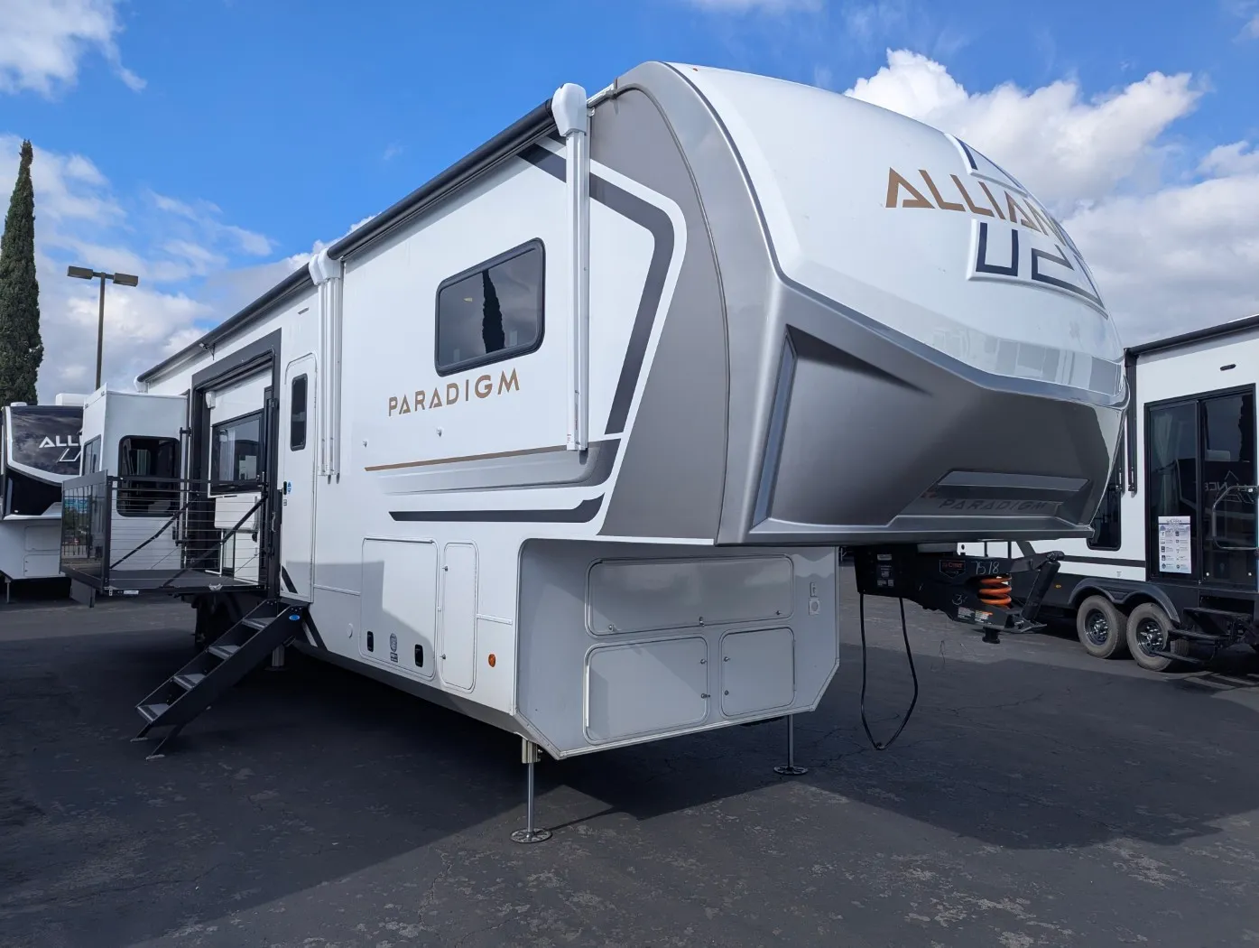 2026 Alliance RV Paradigm 388SP - Photo 2
