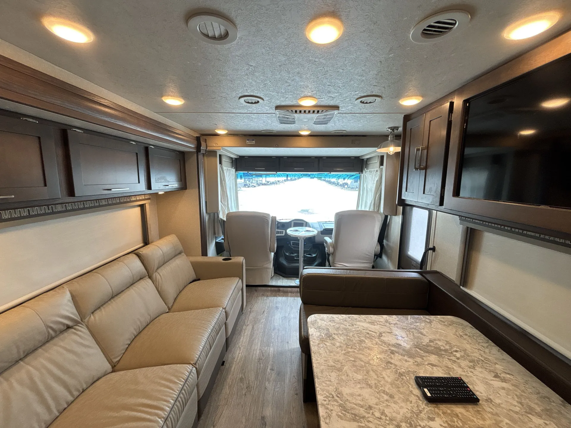 2020 Coachmen Pursuit 32WC — living area main