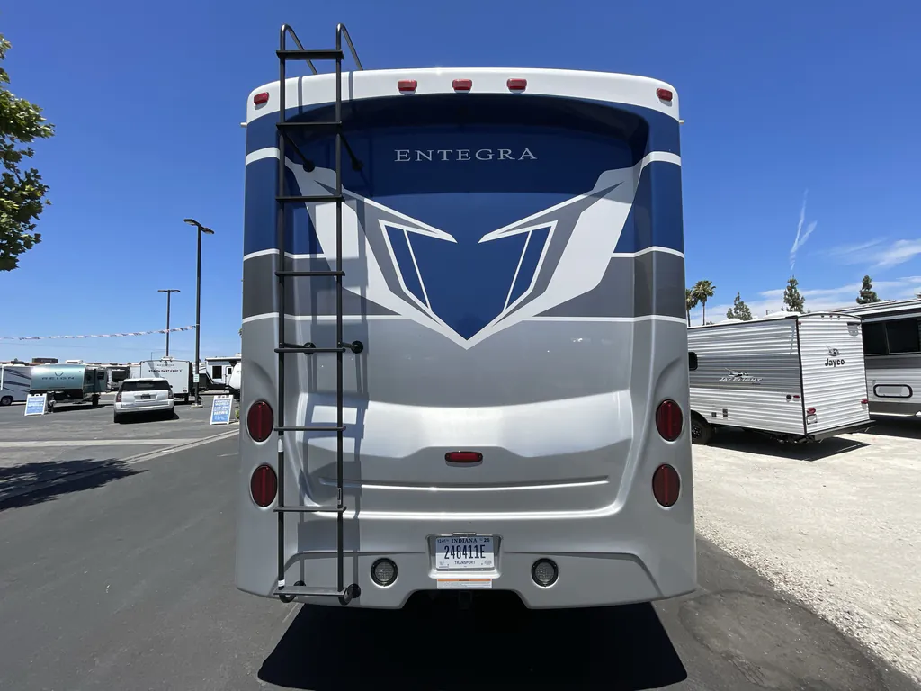 2027 Entegra Coach Vision XL 36C, Photos photo 7