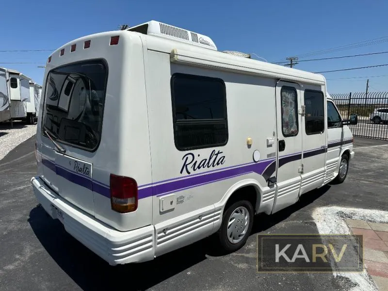 1995 Winnebago Rialta 221RD - Photo 4