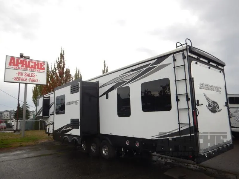 2021 Jayco Seismic 4125 - Photo 4