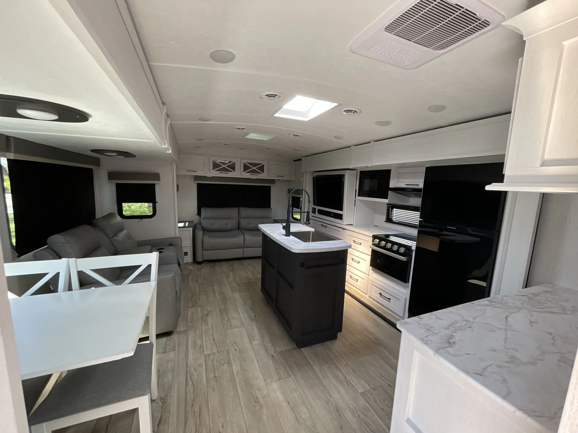 2024 Dutchmen Astoria 3313RL — living area main