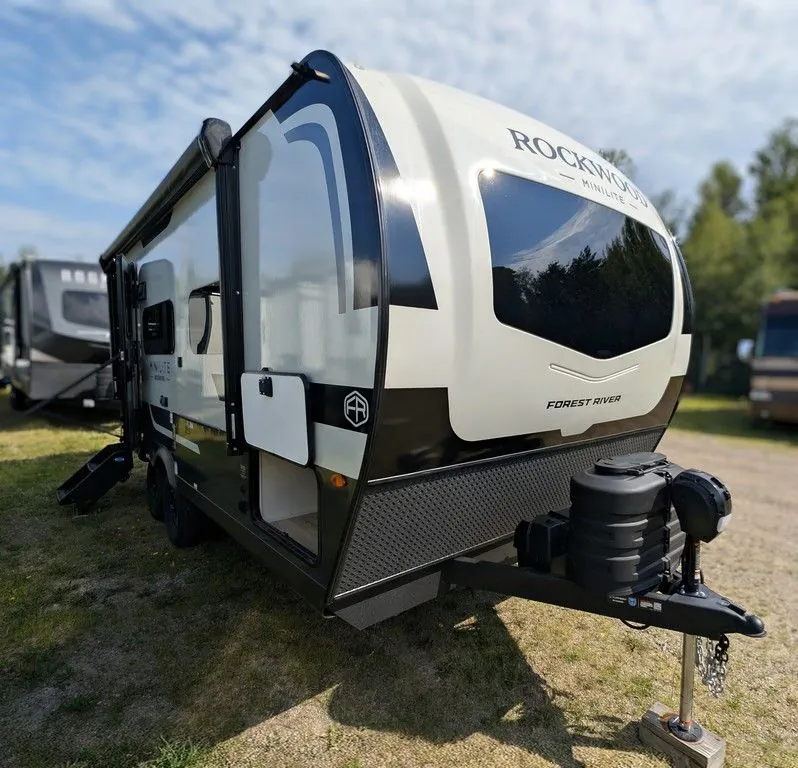 2027 Forest River Rockwood Mini Lite 2109S