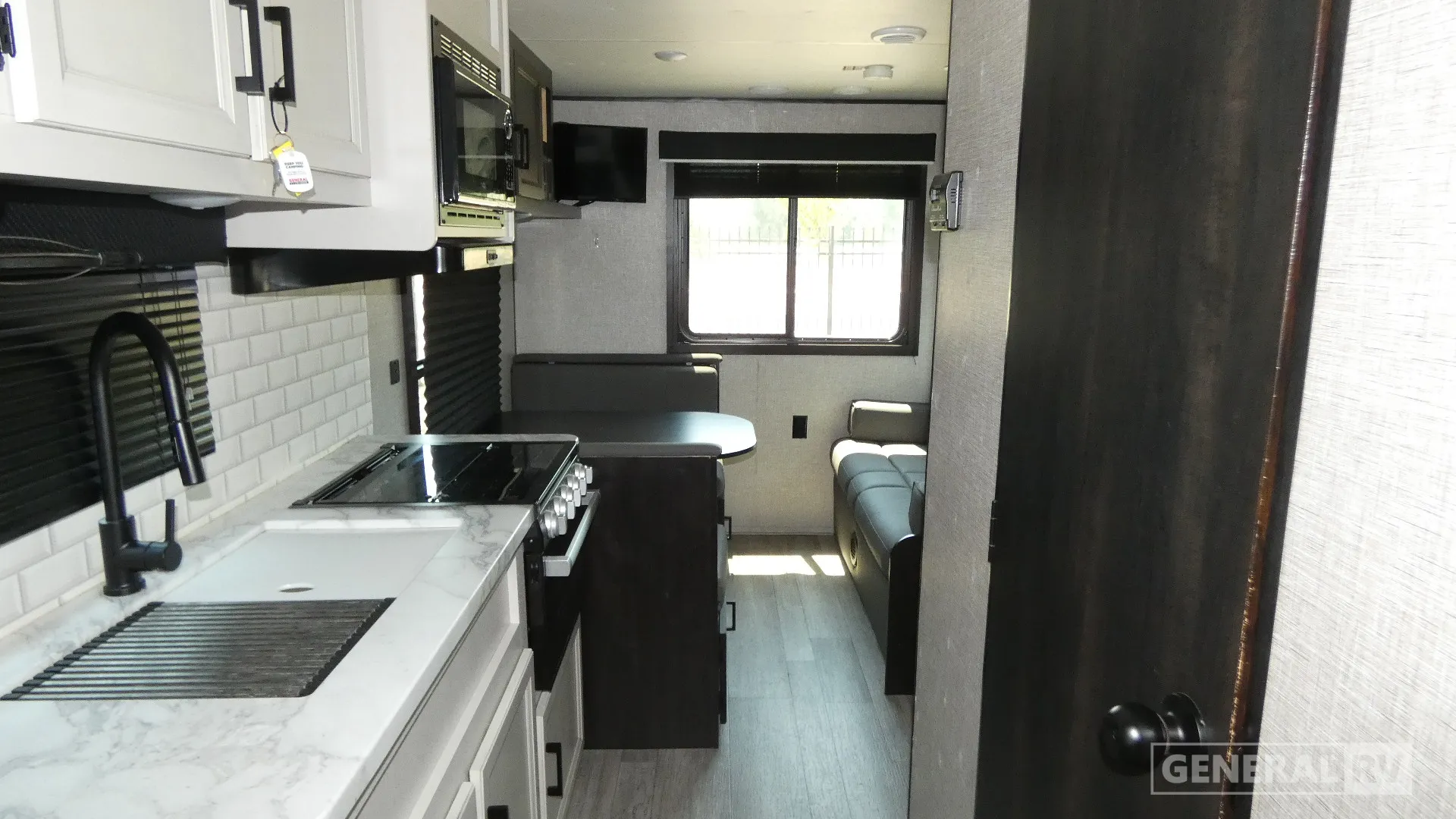 2023 Jayco Jay Flight 212QBW - Photo 3
