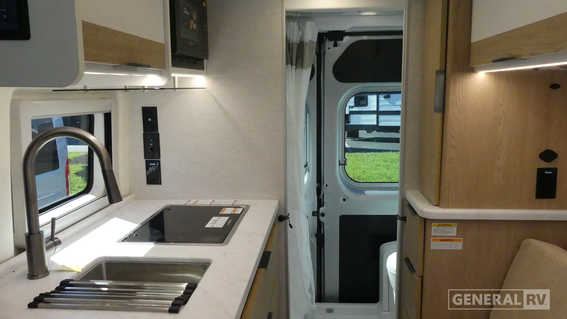 2027 Thor Motor Coach Scope 18M - Photo 3