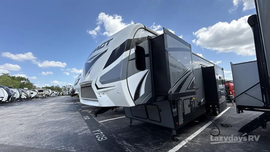 2017 Keystone RV Fuzion Impact Edition 361 - Photo 4
