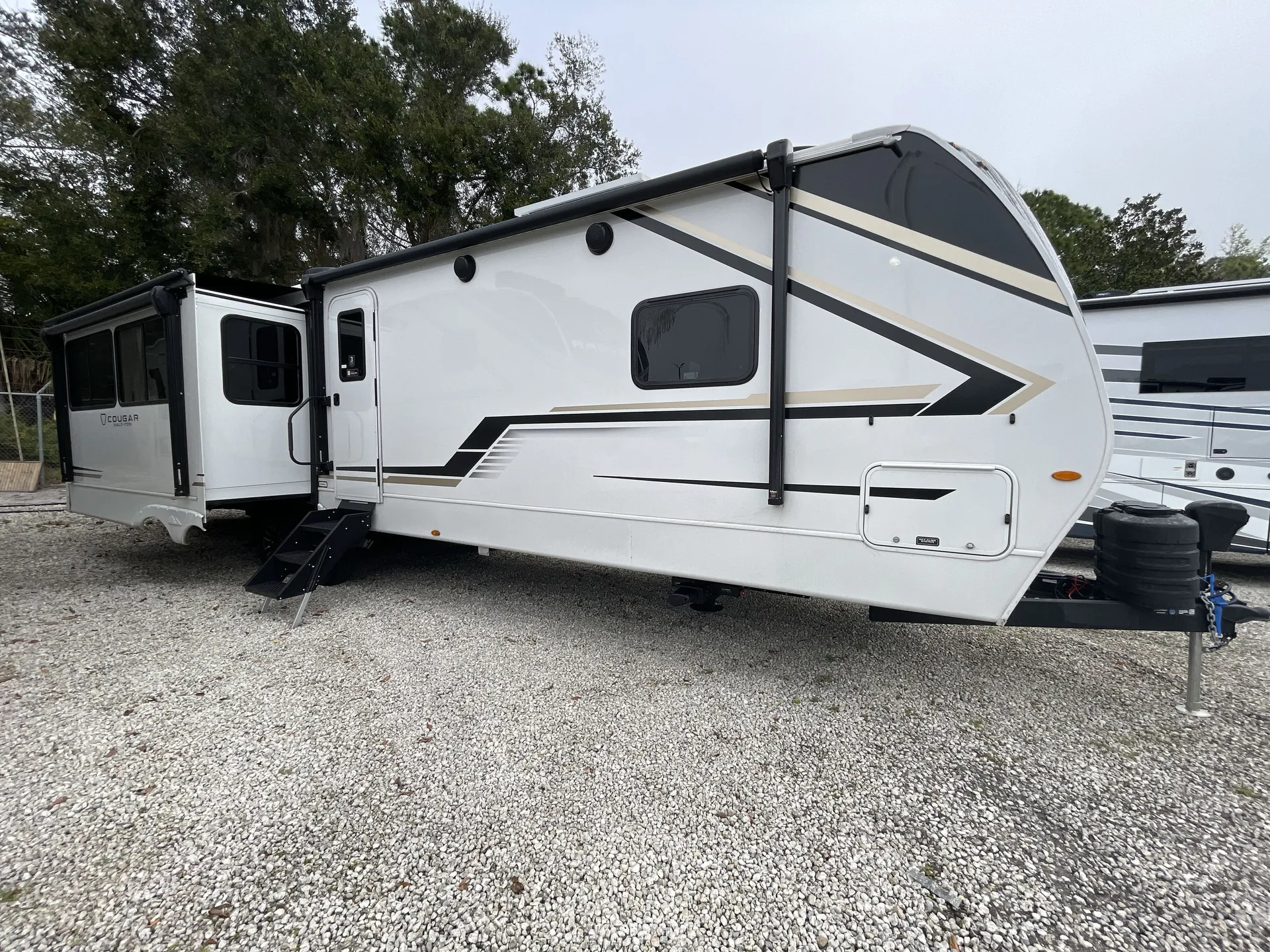 2026 Keystone Cougar Half-Ton 33RLI - Photo 2