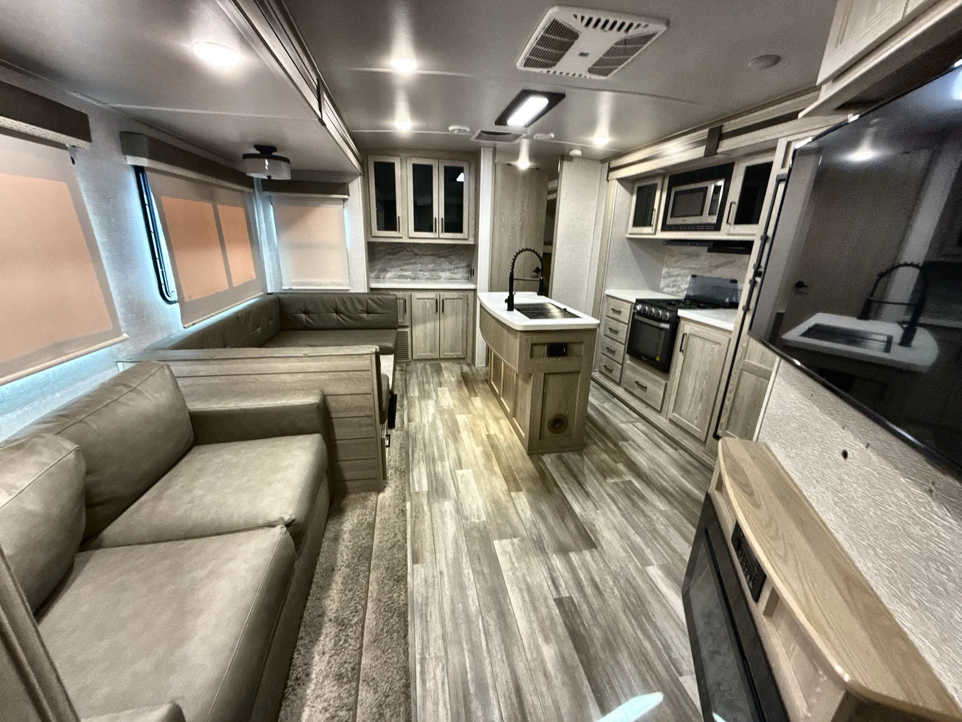 2021 Forest River Rockwood Signature Ultra Lite 8336BH — living area main