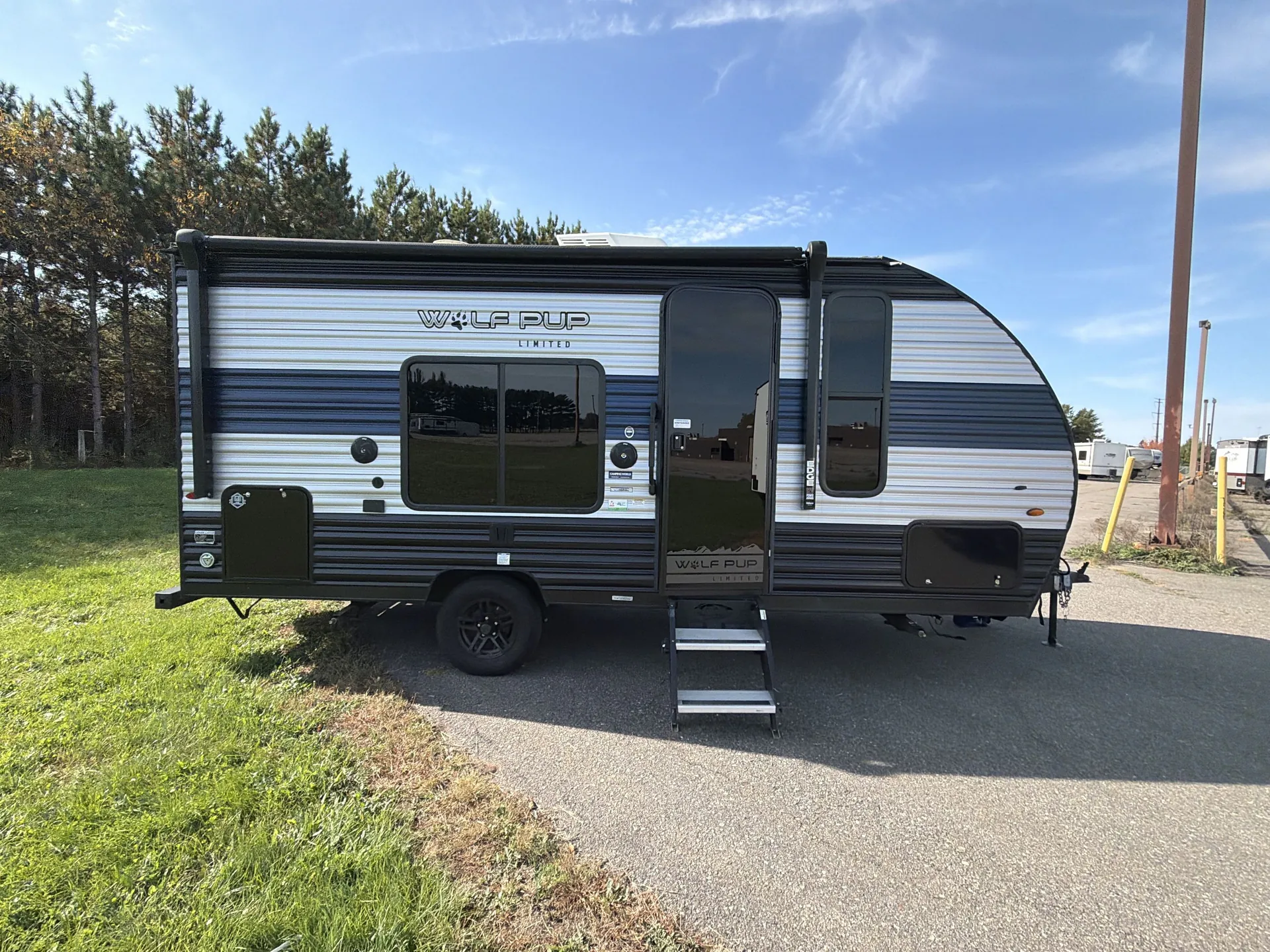 2022 Forest River Cherokee Wolf Pup 16FQ — campside