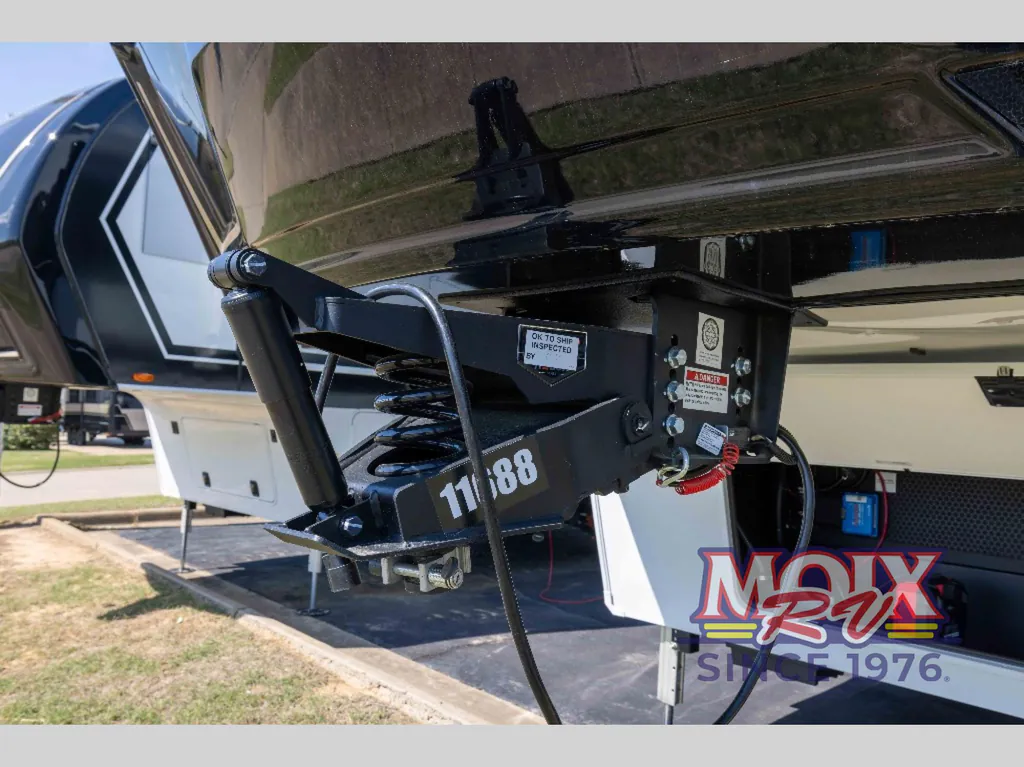 2026 Brinkley Model Z 3600, Photos photo 4