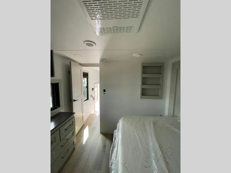 2026 Brinkley Model G 4000, Photos photo 34