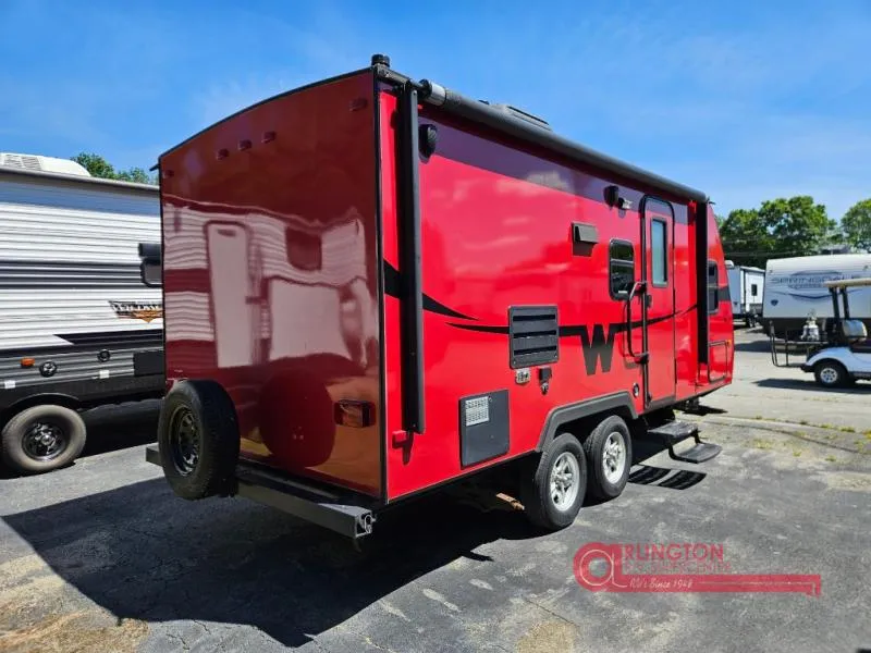 2014 Winnebago Minnie 2101FBS - Photo 3