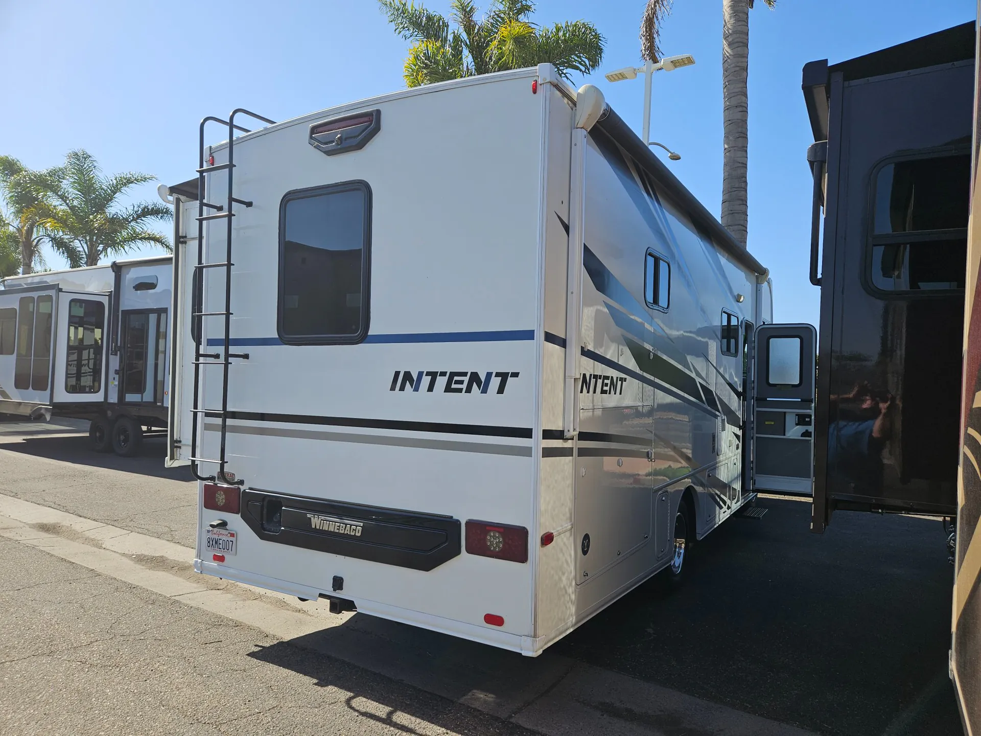 2020 Winnebago Intent 26M - Photo 3