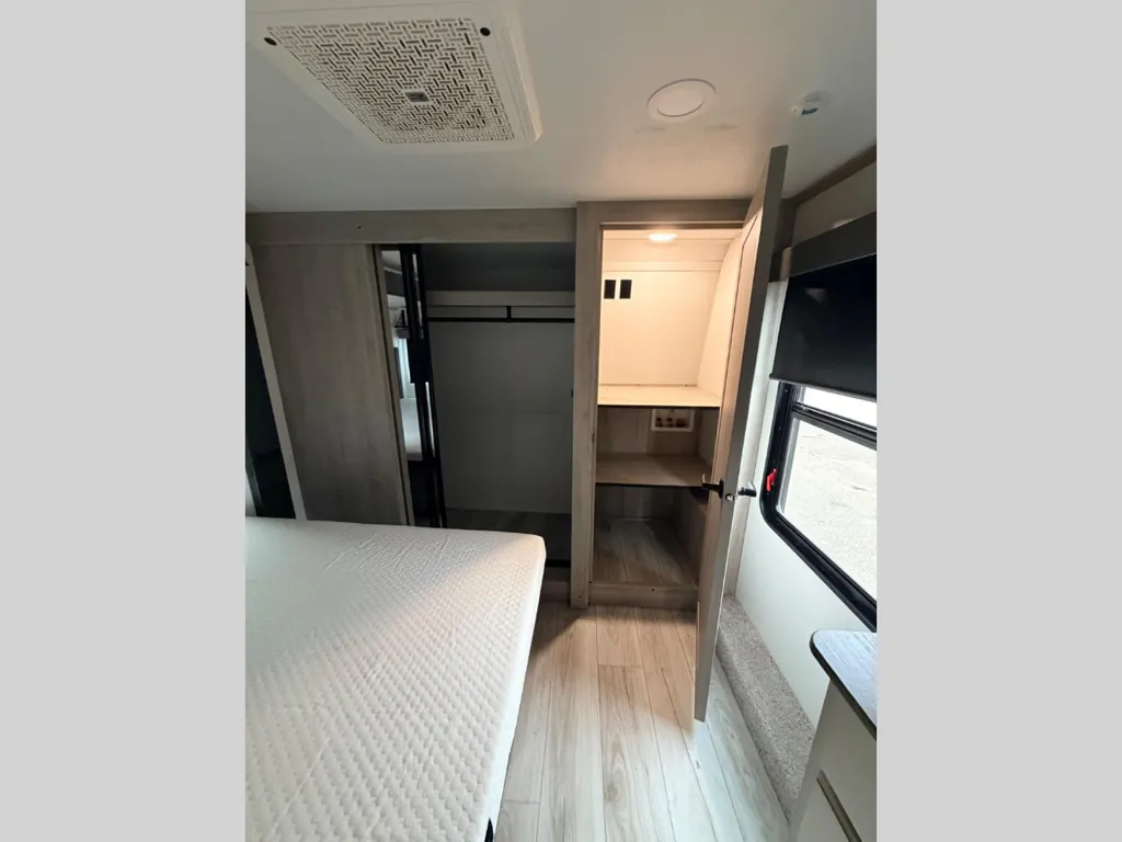 2024 Keystone Montana High Country 381TB, Photos photo 16