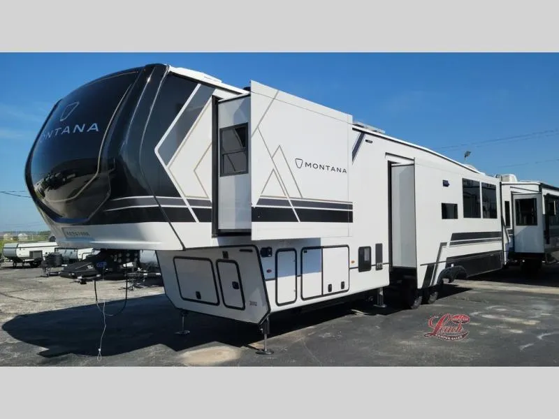 2026 Keystone Montana 3532SP - Photo 3
