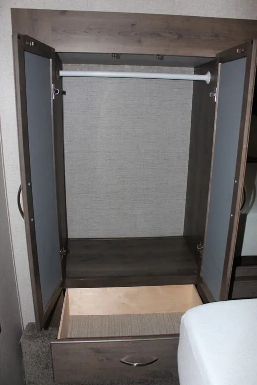 2019 Dutchmen Voltage Triton 3551, Photos photo 22
