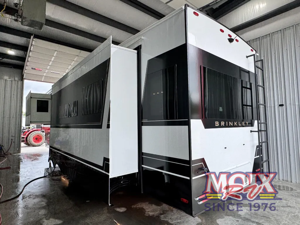 2026 Brinkley Model Z 3600, Photos photo 4