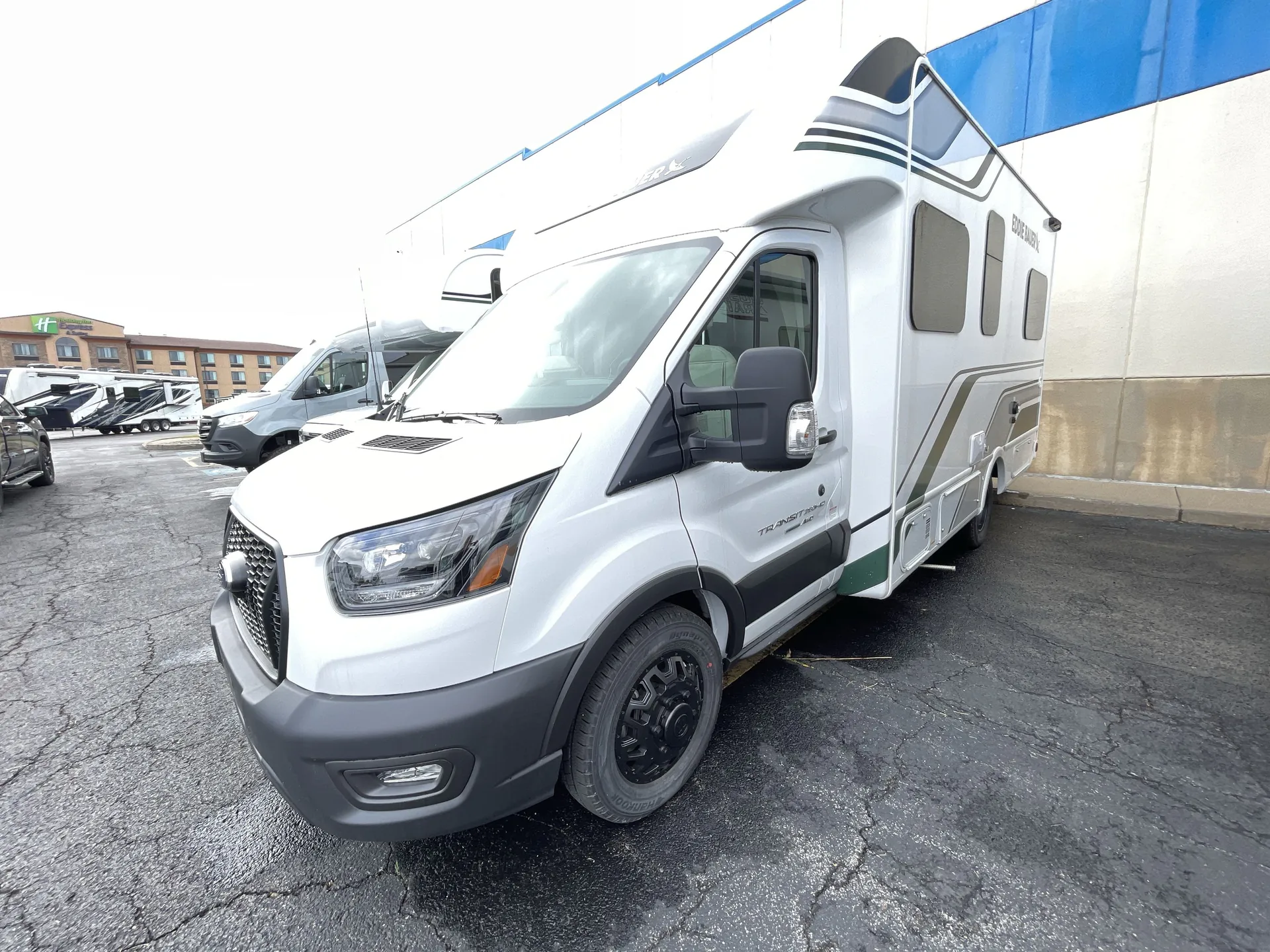 2025 Thor Motor Coach Eddie Bauer 22ET - Photo 2