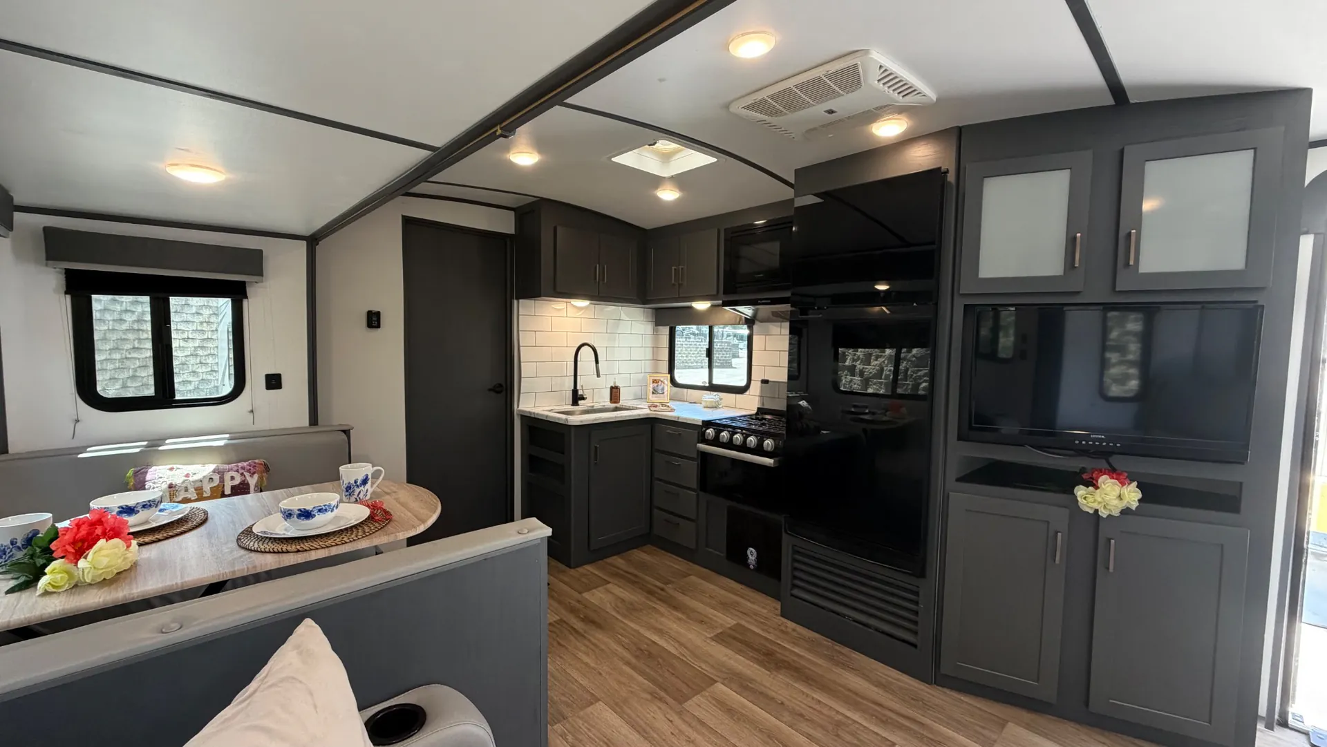 2023 Keystone Bullet 291RLSWE - Photo 4