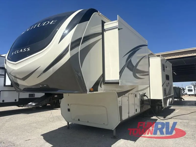 2020 Grand Design Solitude 3550BH - Photo 3