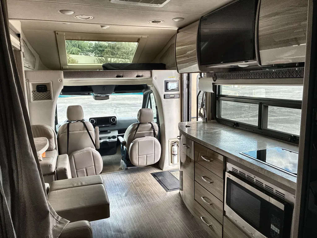 2020 Thor Motor Coach Tiburon 24FB, Photos photo 20