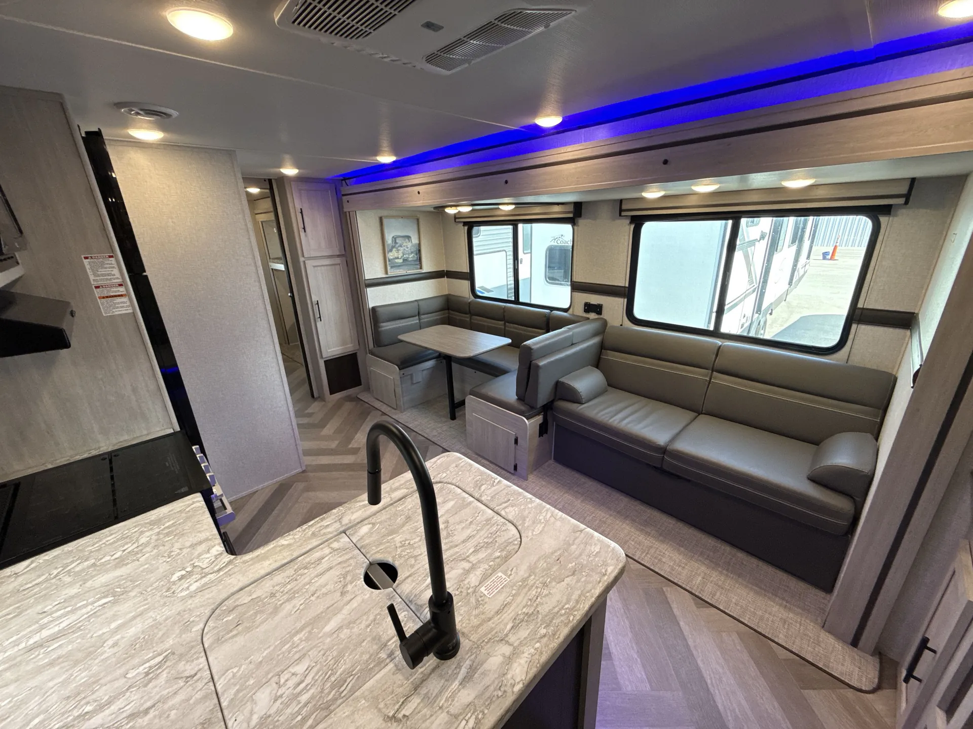 2024 CrossRoads Zinger ZR340BH — living area main