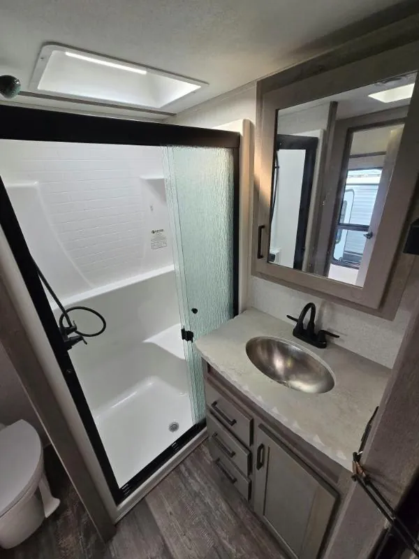 2021 Keystone Raptor 423, Photos photo 10