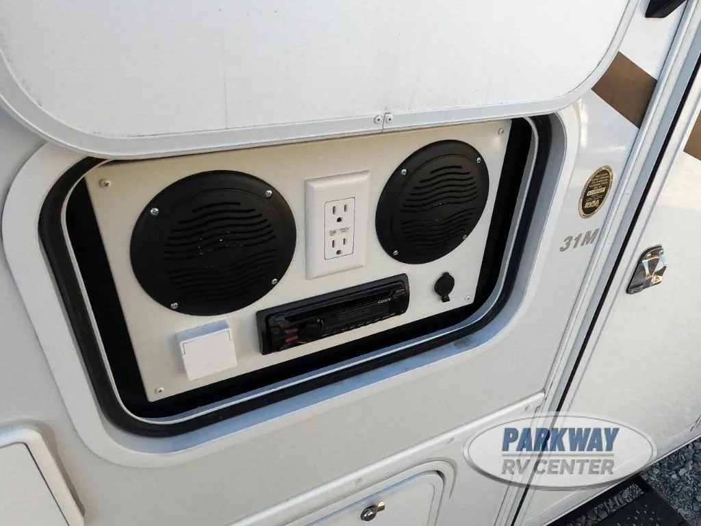 2015 Fleetwood Tioga Montara 31M - Photo 3