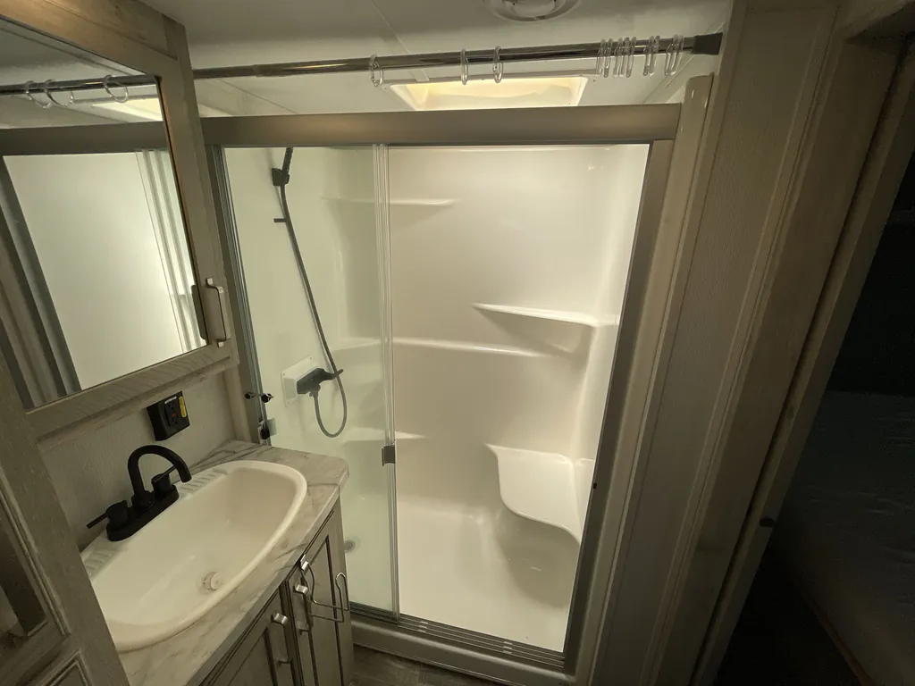 2023 Keystone Avalanche 390DS, Photos photo 21