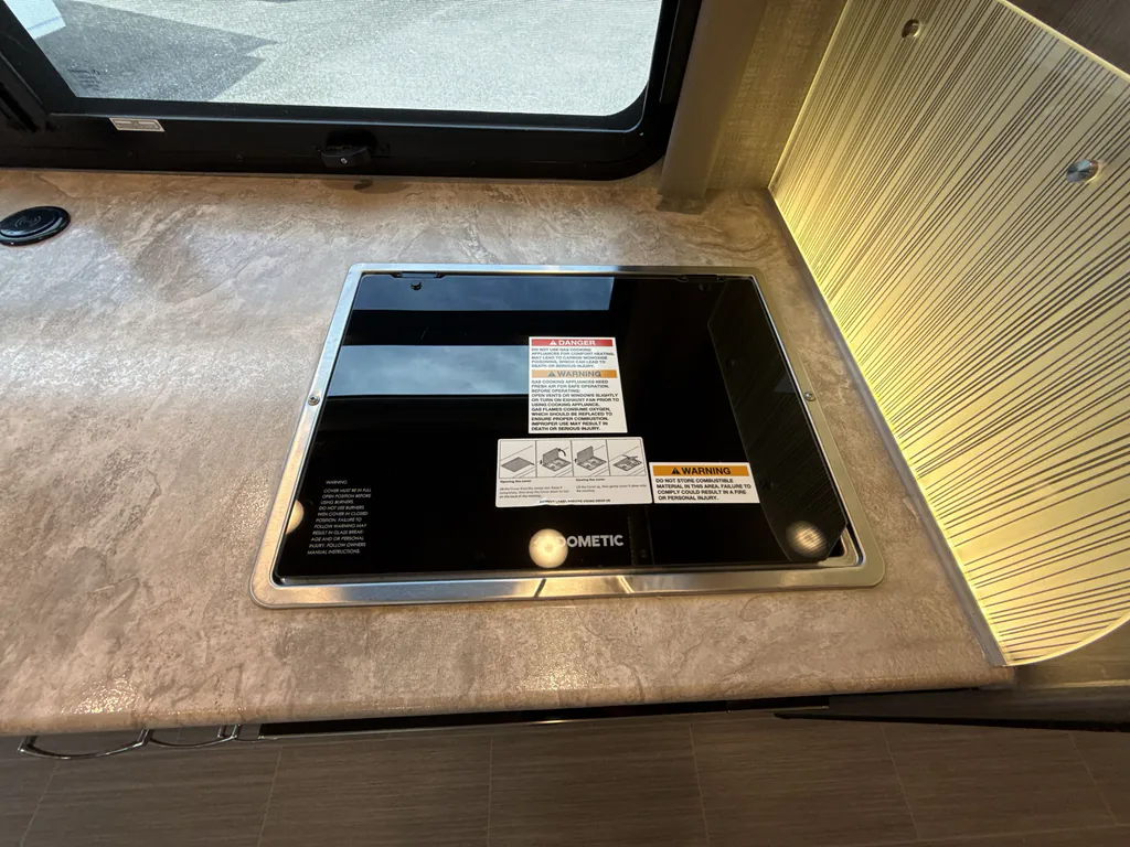 2022 Thor Motor Coach Tiburon 24FB, Photos photo 16