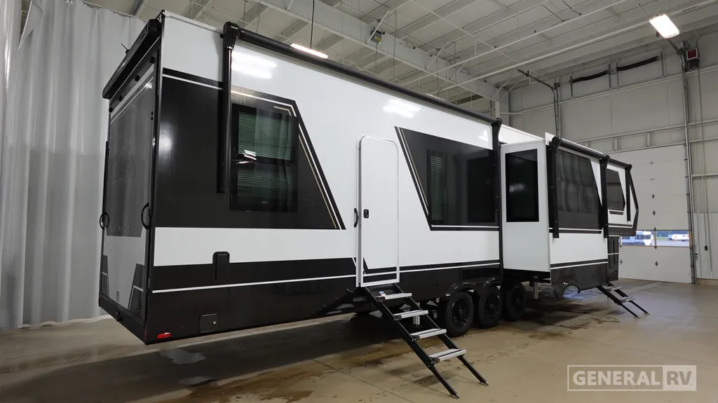 2026 Brinkley Model G 4000, Photos photo 7