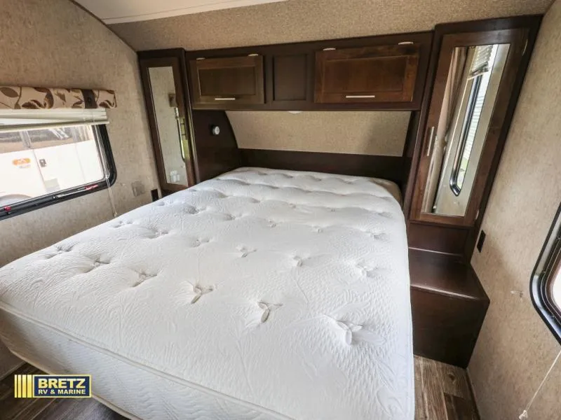 2017 Forest River RV Cherokee Grey Wolf 26CKSE - Photo 4