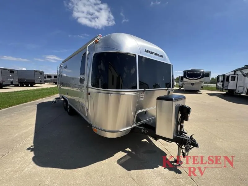 2025 Airstream Trade Wind 25FB - Photo 2