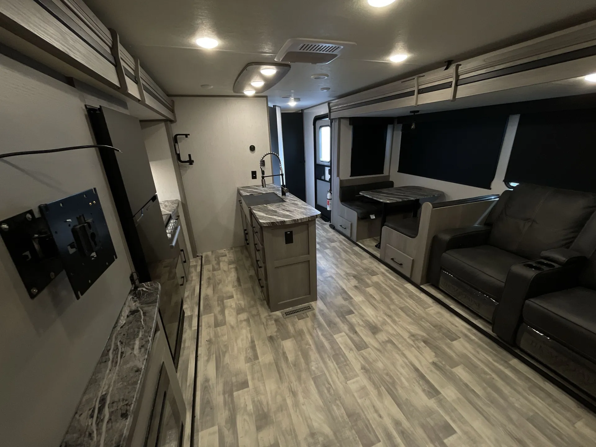 2023 Dutchmen Kodiak Ultimate 3321BHSL — living area main