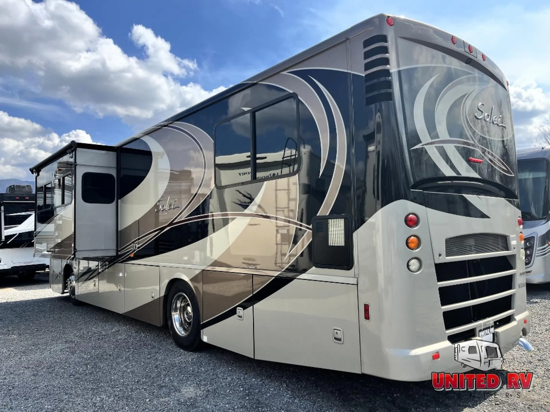 2016 Winnebago Solei 34T - Photo 4