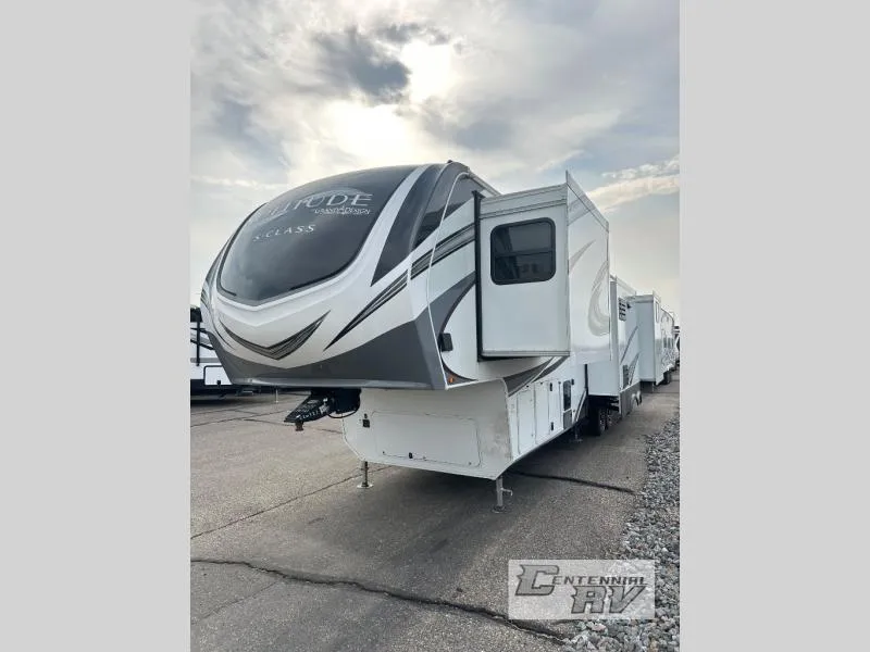 2023 Grand Design Solitude 3950BH - Photo 3