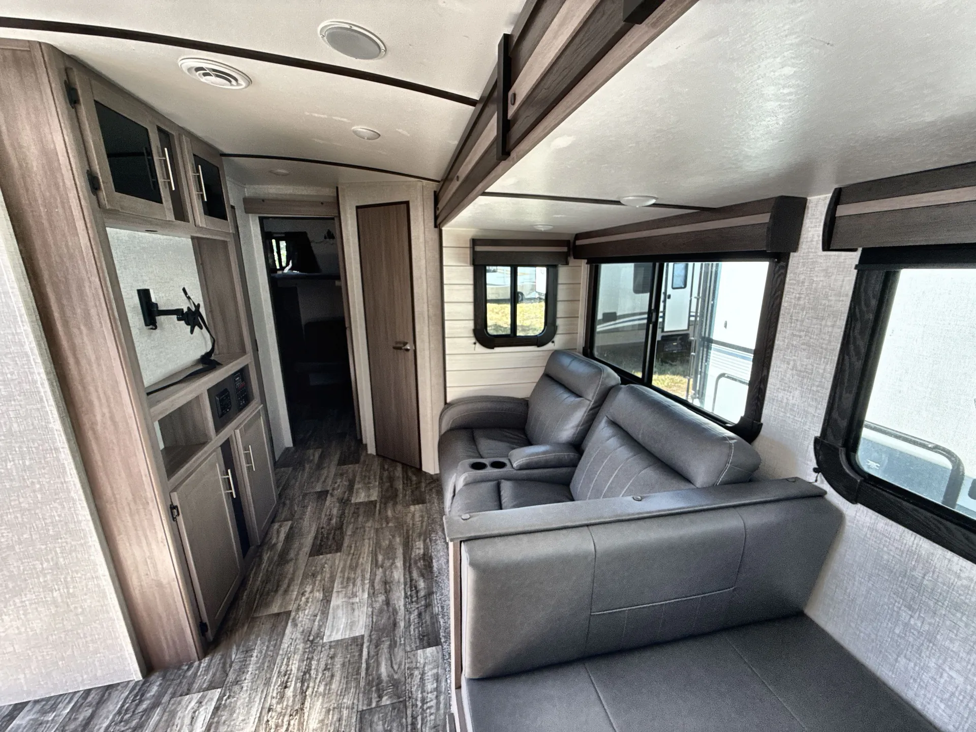 2021 crossroads Sunset Trail 299QB — living area main