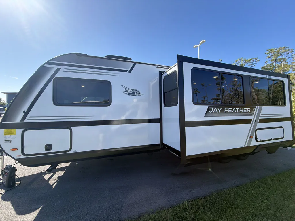2027 Jayco Jay Feather 29BHB, Photos photo 6