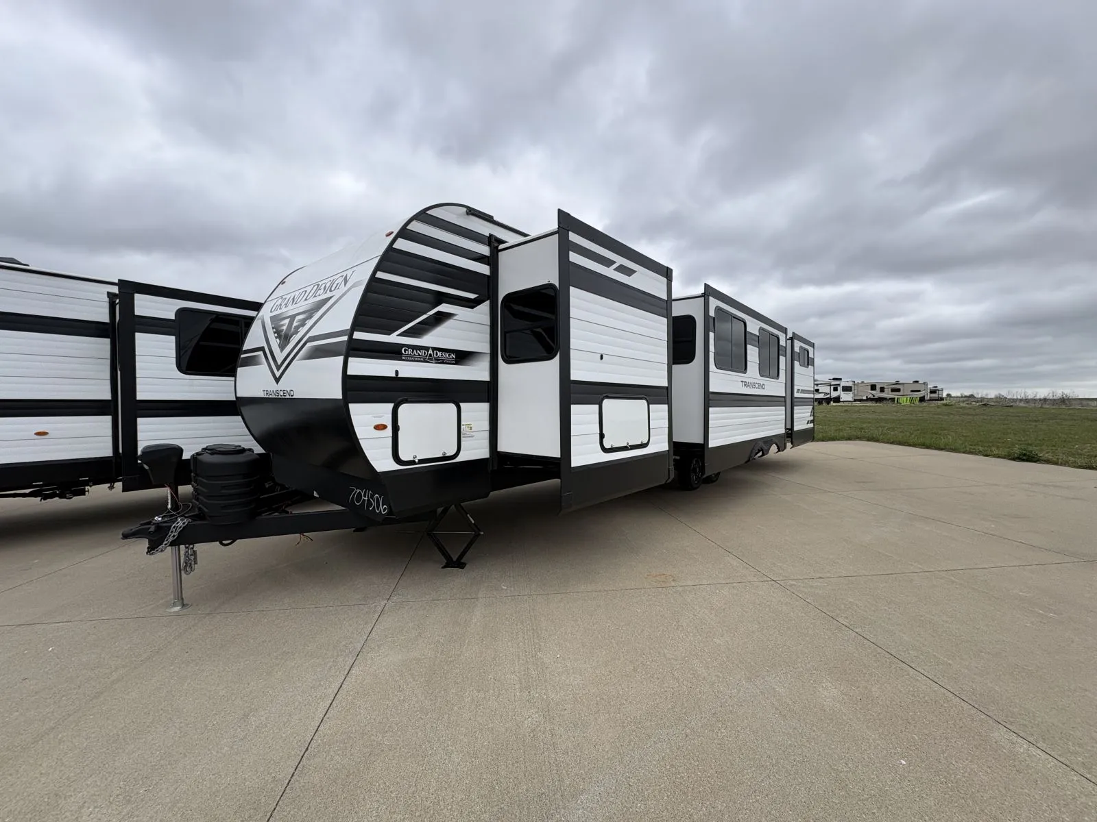 2026 Grand Design Transcend 335BHT - Photo 4