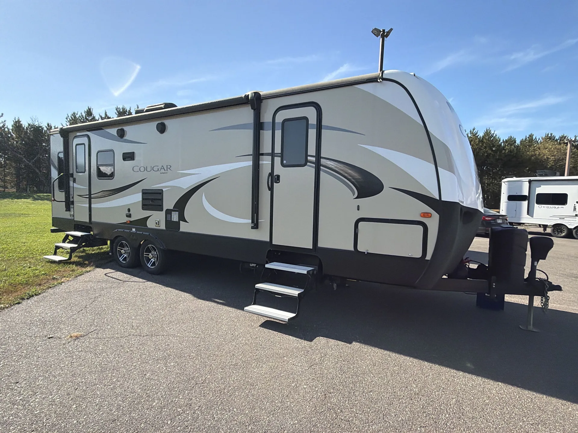 2018 Keystone Cougar Half-Ton 27SAB — Photo 1