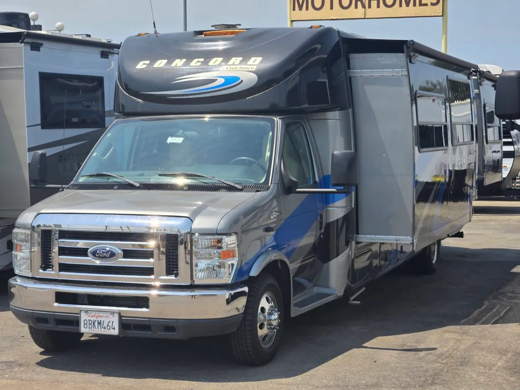 2017 Coachmen Concord 300DS - Photo 4