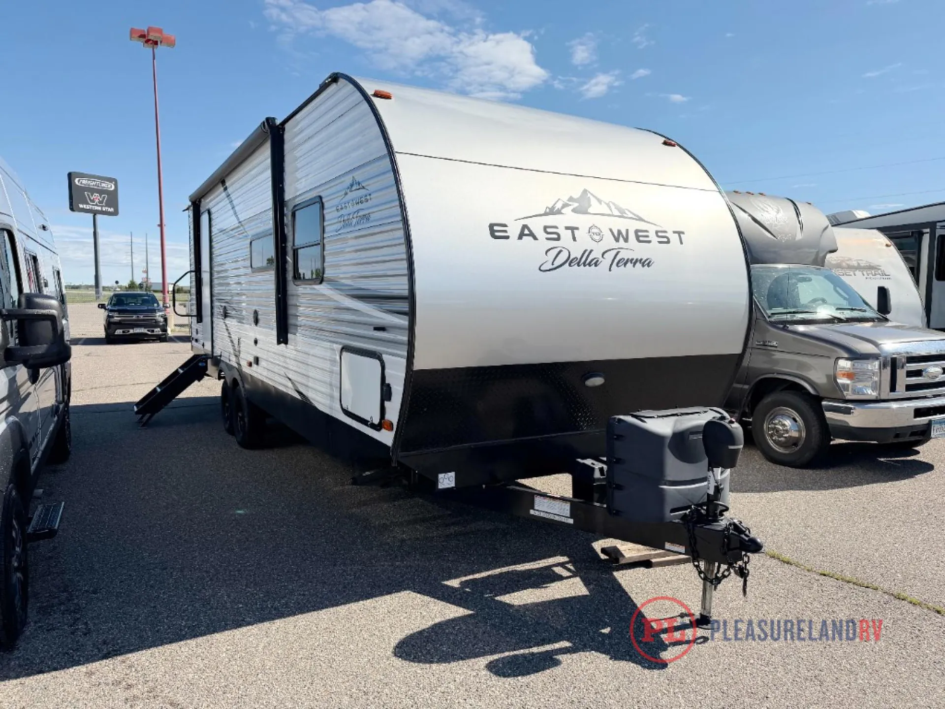 2021 East to West Della Terra 261RB - Photo 2
