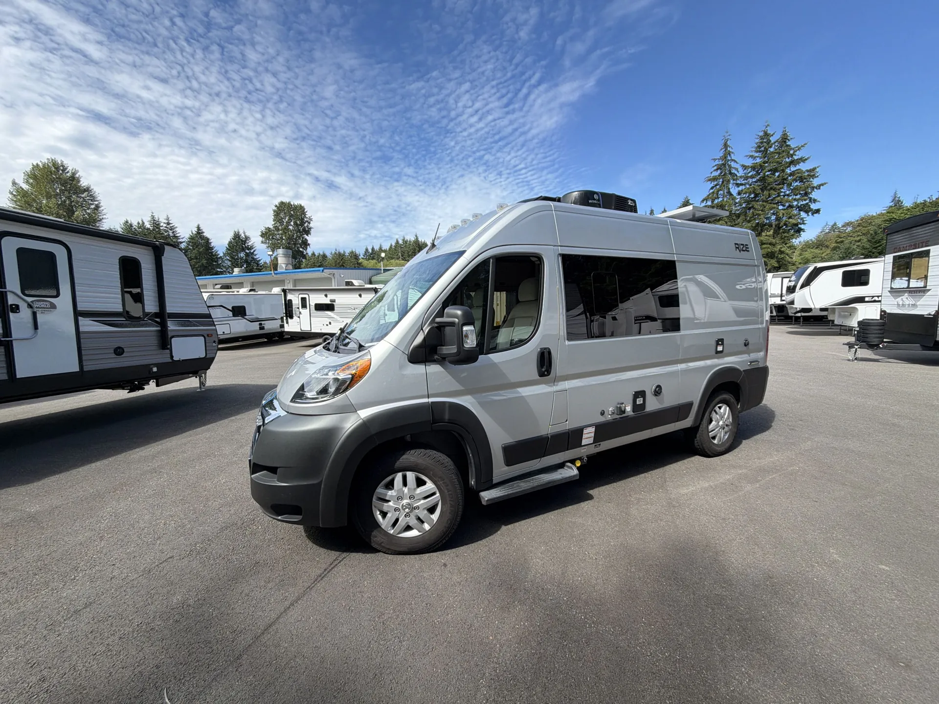 2023 Thor Motor Coach Rize 18M - Photo 2