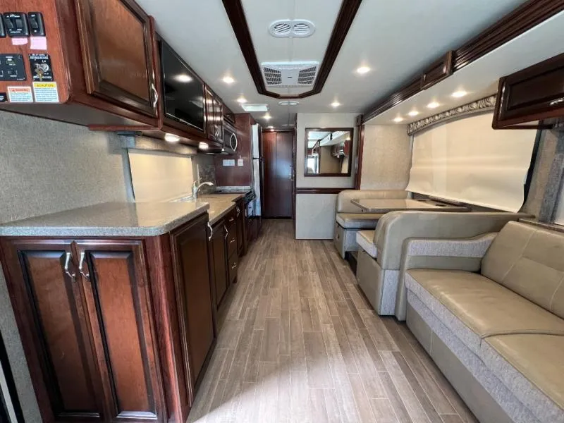 2018 Fleetwood RV Flair LXE 31W - Photo 3