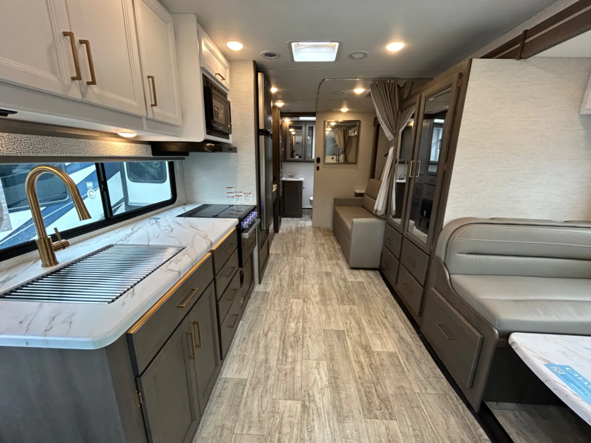 2025 Thor Motor Coach Chateau 27P - Photo 3