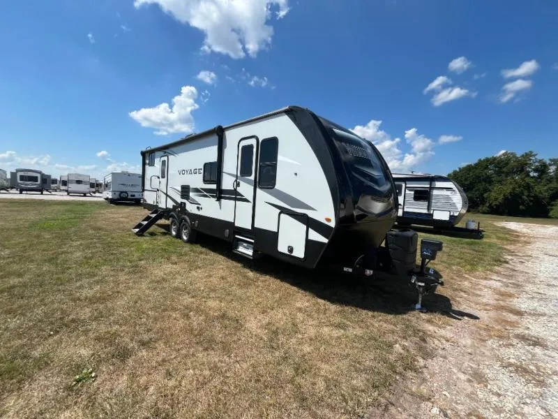 2022 Winnebago Voyage V3033BH - Photo 2