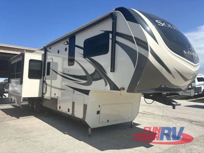 2020 Grand Design Solitude 3550BH - Photo 2