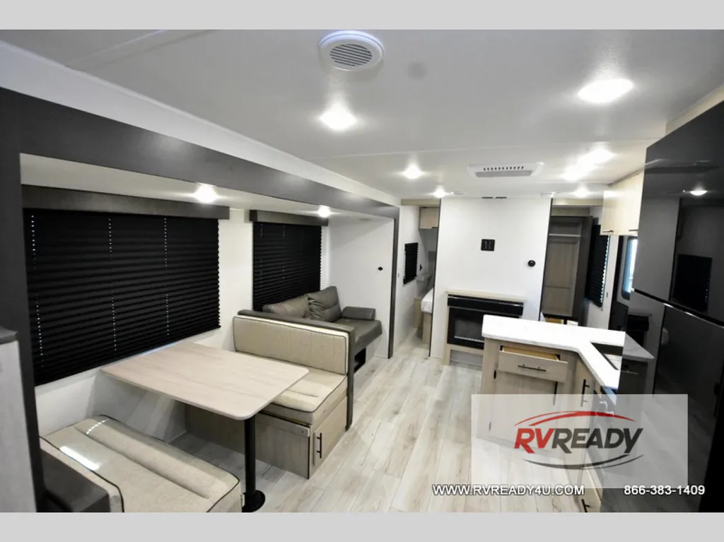 2027 East to West Della Terra 280BH, Photos photo 8